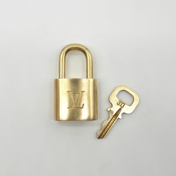 Louis Vuitton Accessories - 🍓LV Lock and Key #313